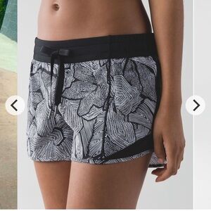 Lululemon Hotty Hot Shorts (Long) Size Women’s 10 Color Dottie Tribe White Black